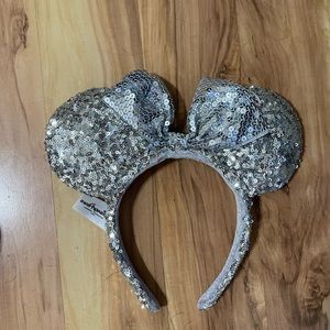 Minnie Mouse ears